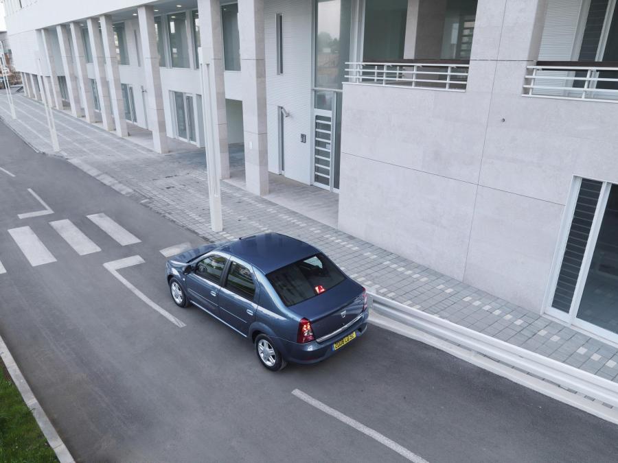  Dacia Logan 2008 года  (фото 42 из 81)